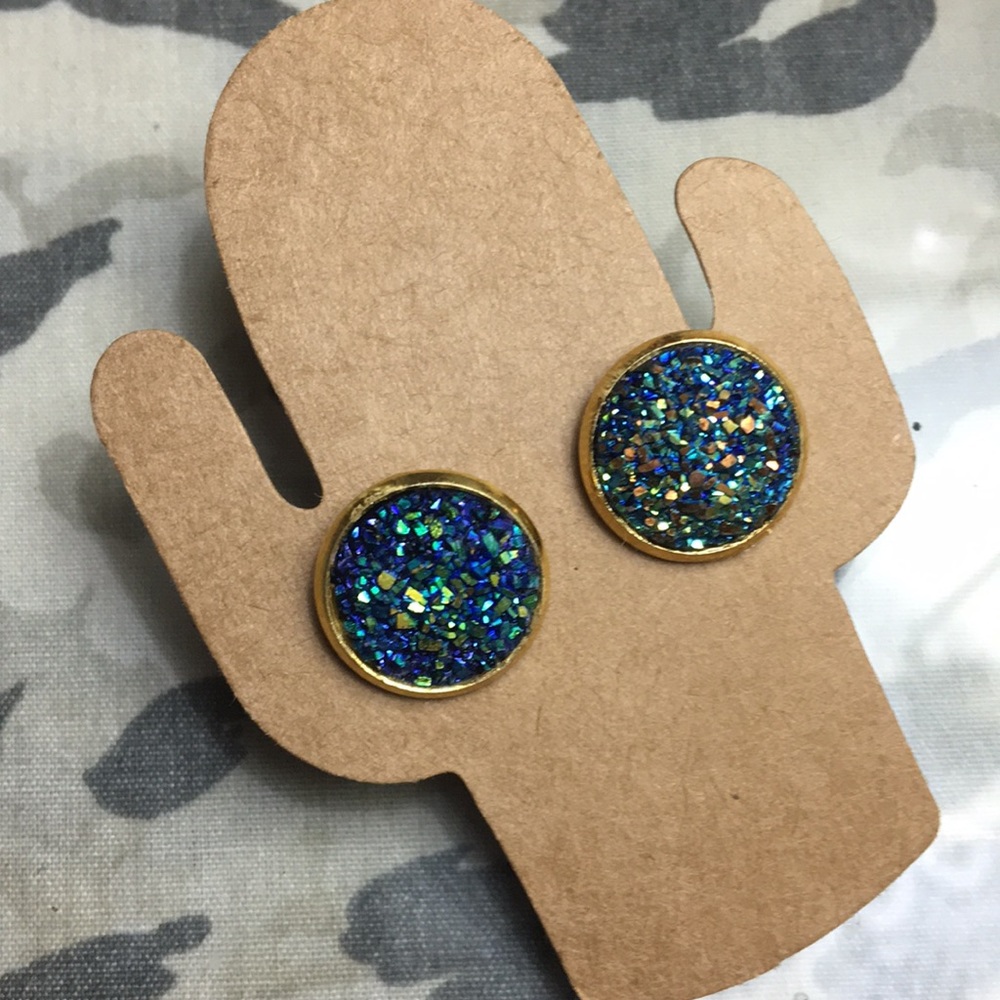 NWT! Gold Rimmed Circle Druzzy Stones Earrings Set